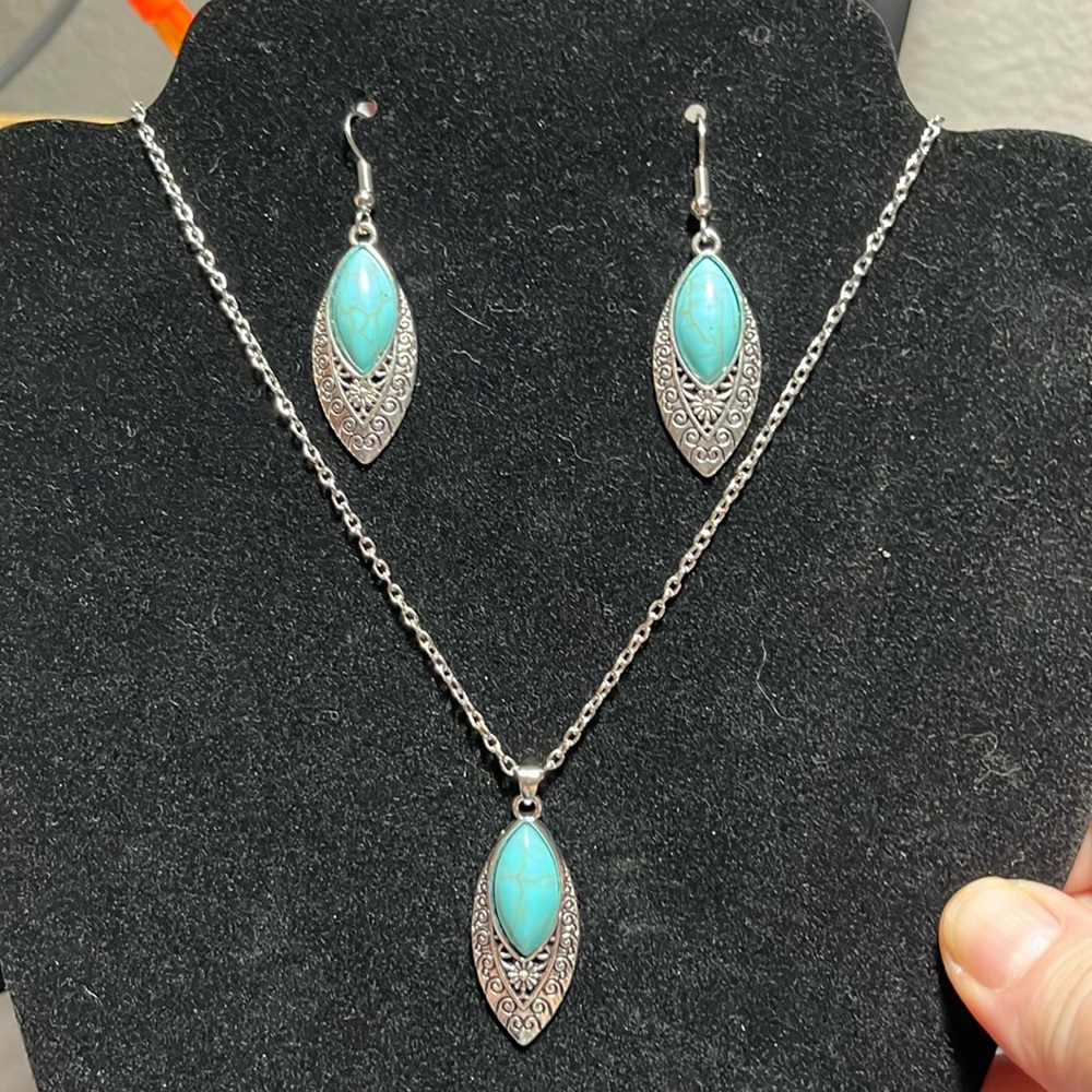 Turquoise Rhinestone Pendant Sliver‎ Leaf Earrings Necklace Set.